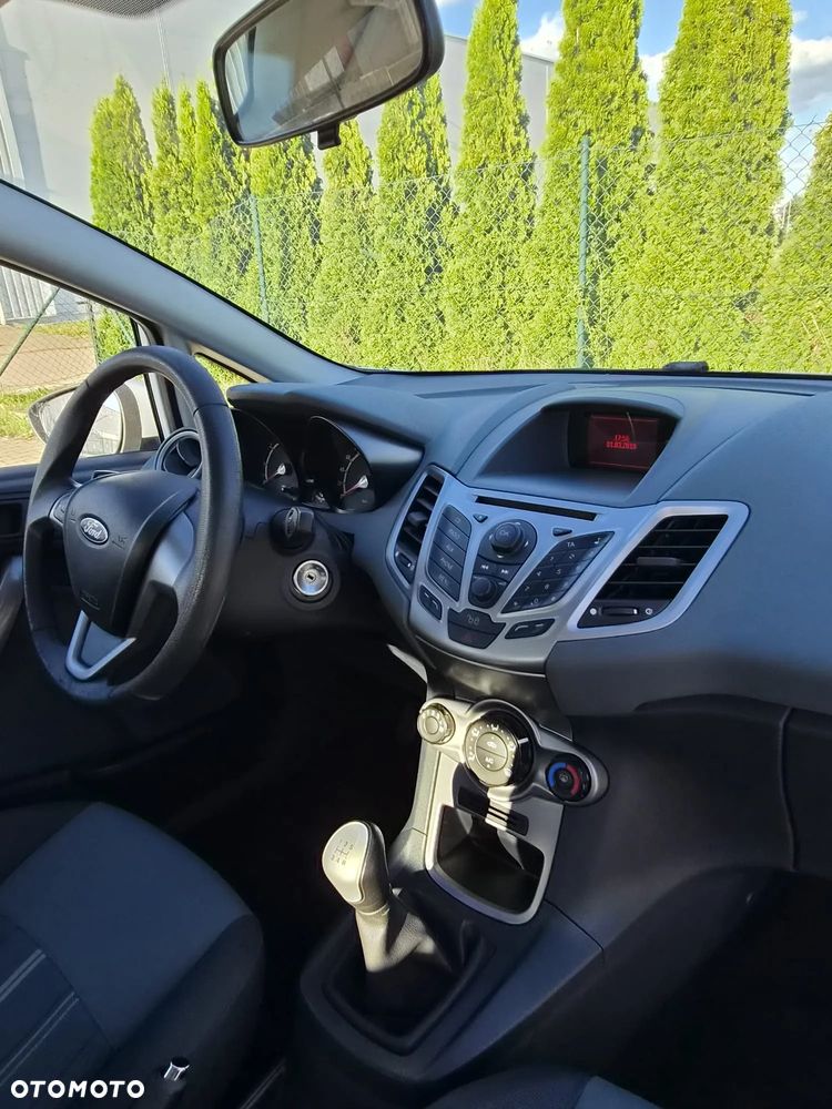 Ford Fiesta 1.25 Champions Edition - 24