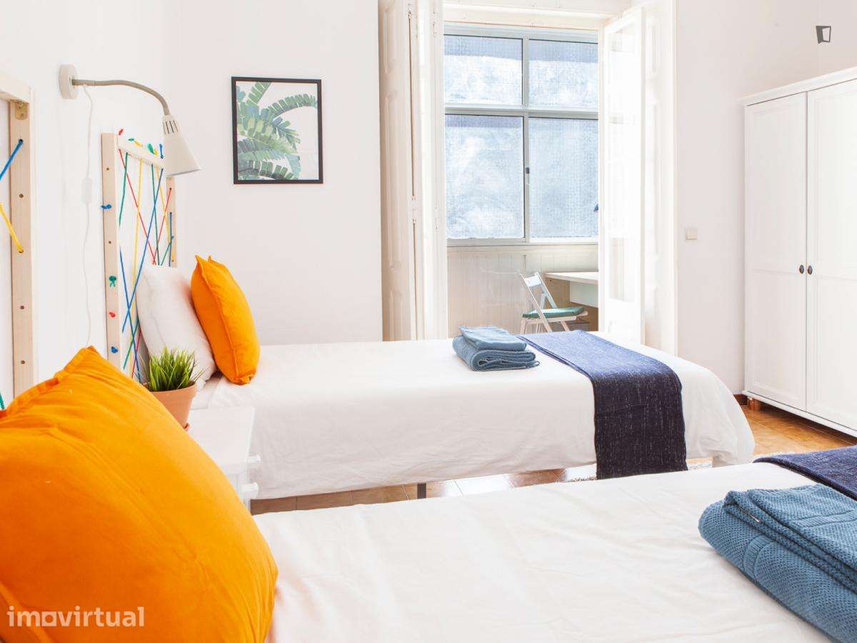 Quarto - localizado em Anjos Lisbon - Grande imagem: 4/17