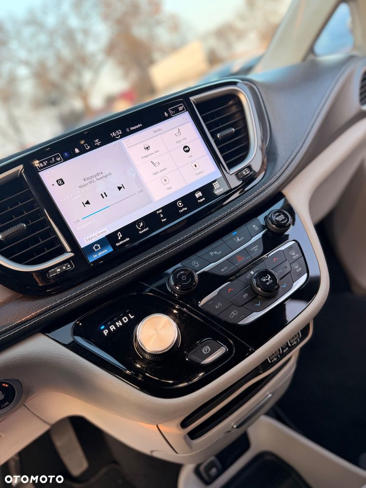 Chrysler Pacifica - 9