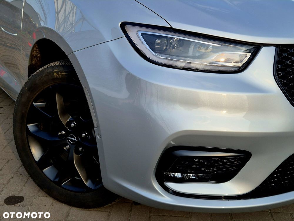 Chrysler Pacifica - 4