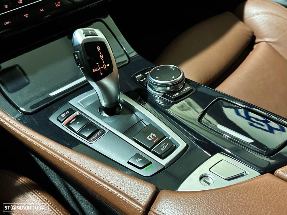 BMW 520 d Pack Desportivo M Auto - 47