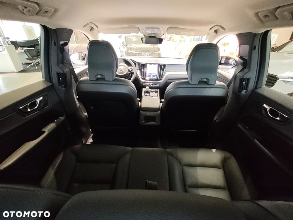 Volvo XC 60 B4 B Plus Dark - 28