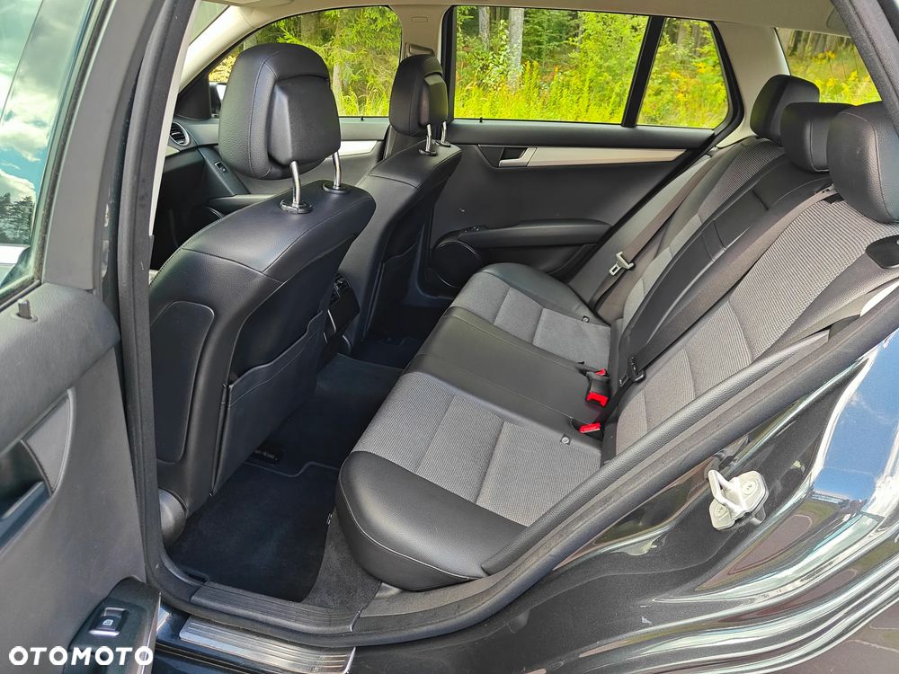 Mercedes-Benz Klasa C 200 CDI DPF (BlueEFFICIENCY) 7G-TRONIC Avantgarde - 31