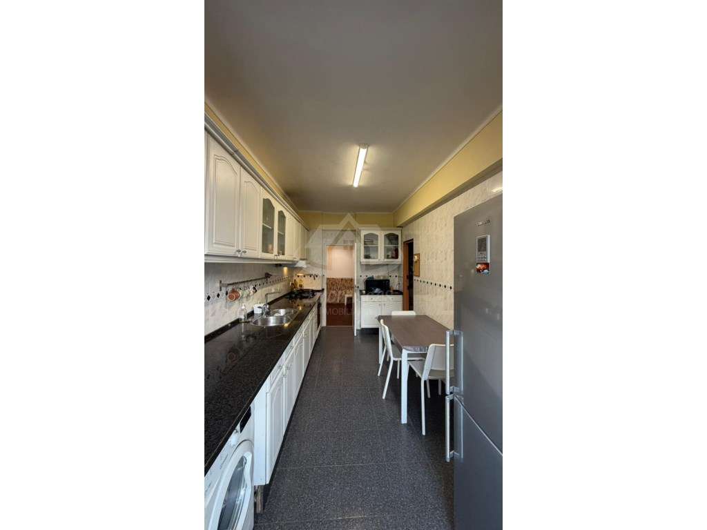 Apartamento T4 com Excelente Luminosidade em Queluz - Grande imagem: 3/34