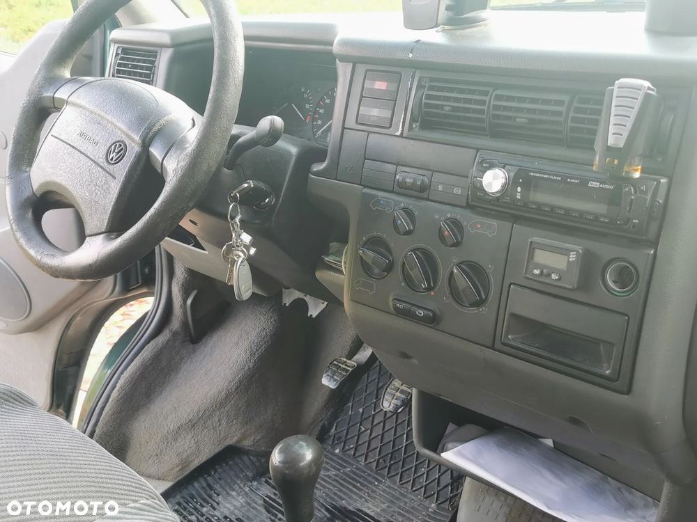 Volkswagen Caravelle - 11