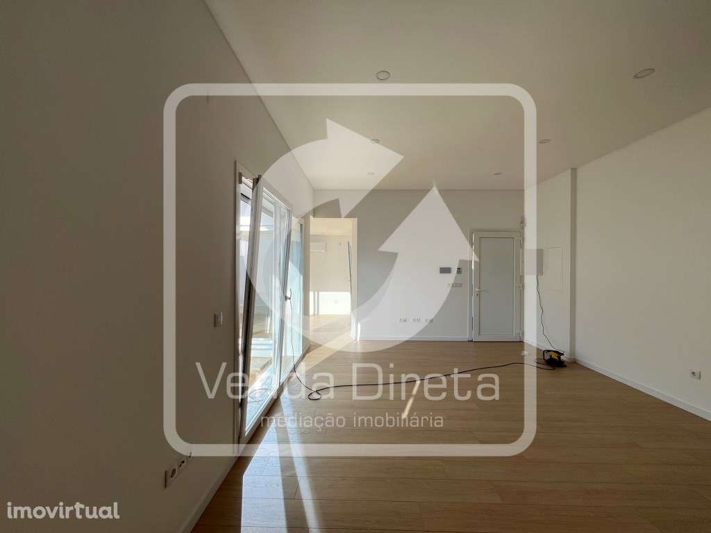 Moradia T4 nova com 3 suítes e piscina privativa em Fernão Ferro - Grande imagem: 4/30