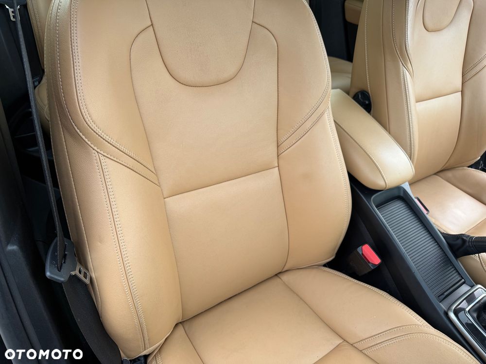 Volvo V40 Cross Country D3 Momentum - 29