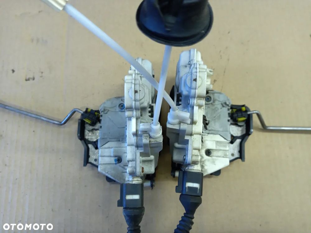Audi A3 8P 3D zamek drzwi prawych  4F1837016 - 3