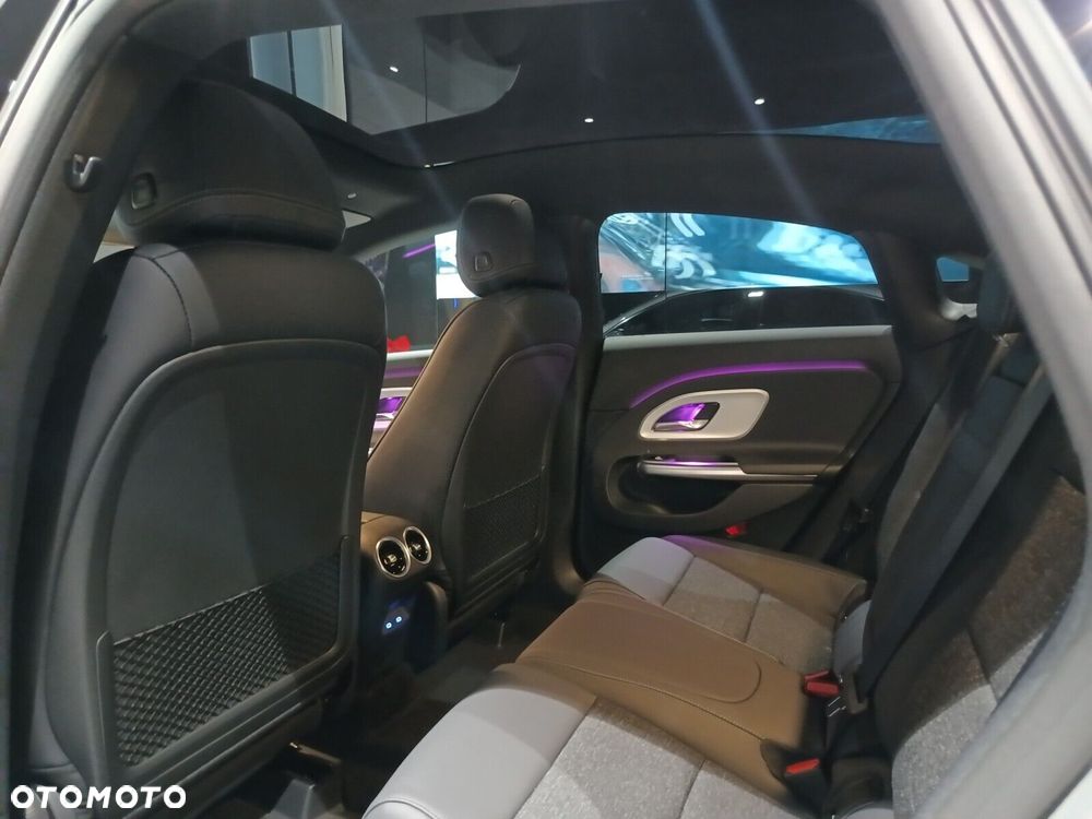 Mercedes-Benz CLA - 24