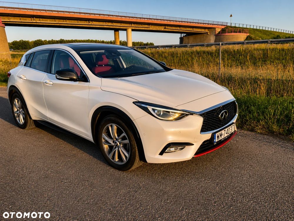 Infiniti Q30 1.6t Pure - 16