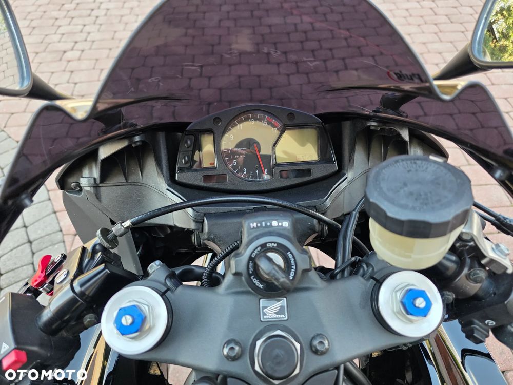 Honda CBR - 23