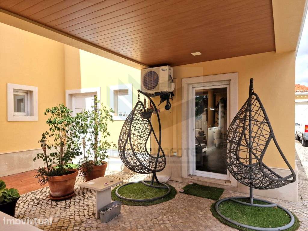 Moradia Isolada, Terraço Amplo e Piscina - Casas de Azeitão - Grande imagem: 2/31