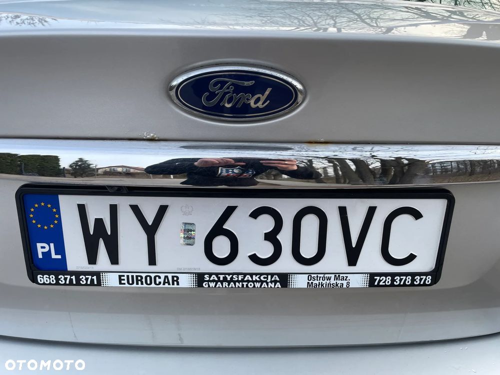 Ford Focus Ghia - 13