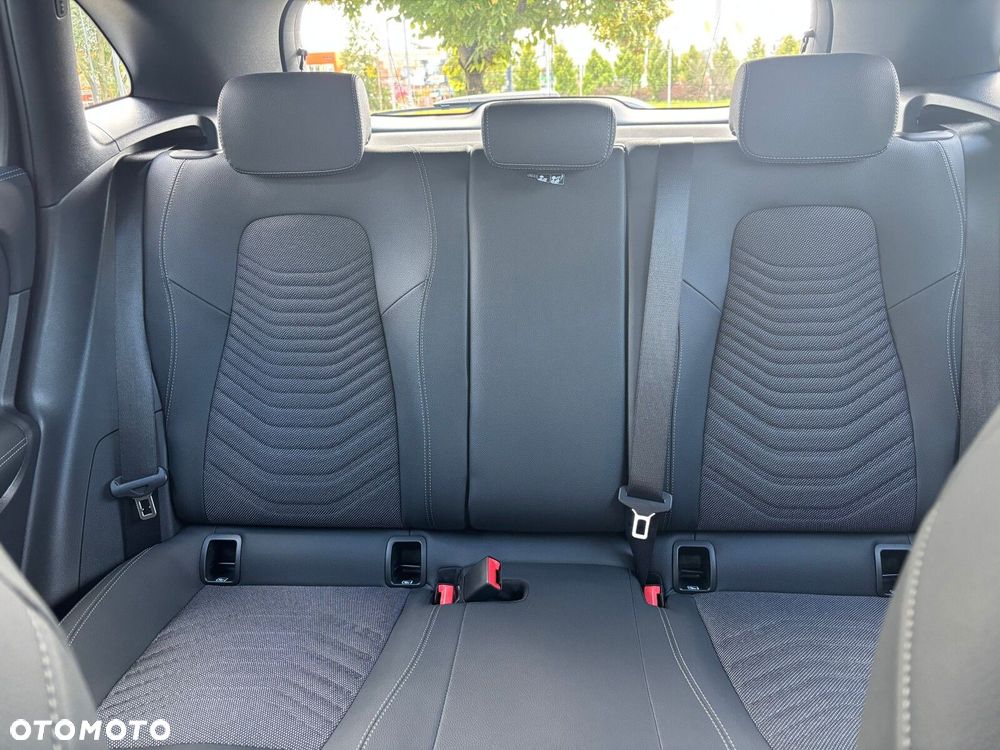 Mercedes-Benz GLA - 12