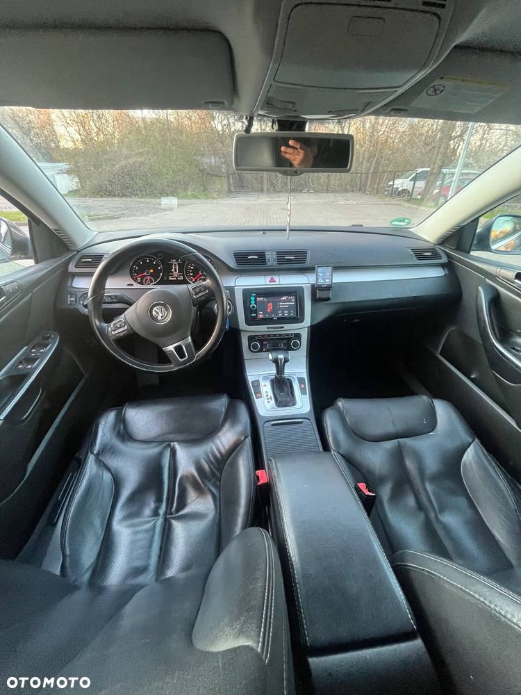 Volkswagen Passat - 1
