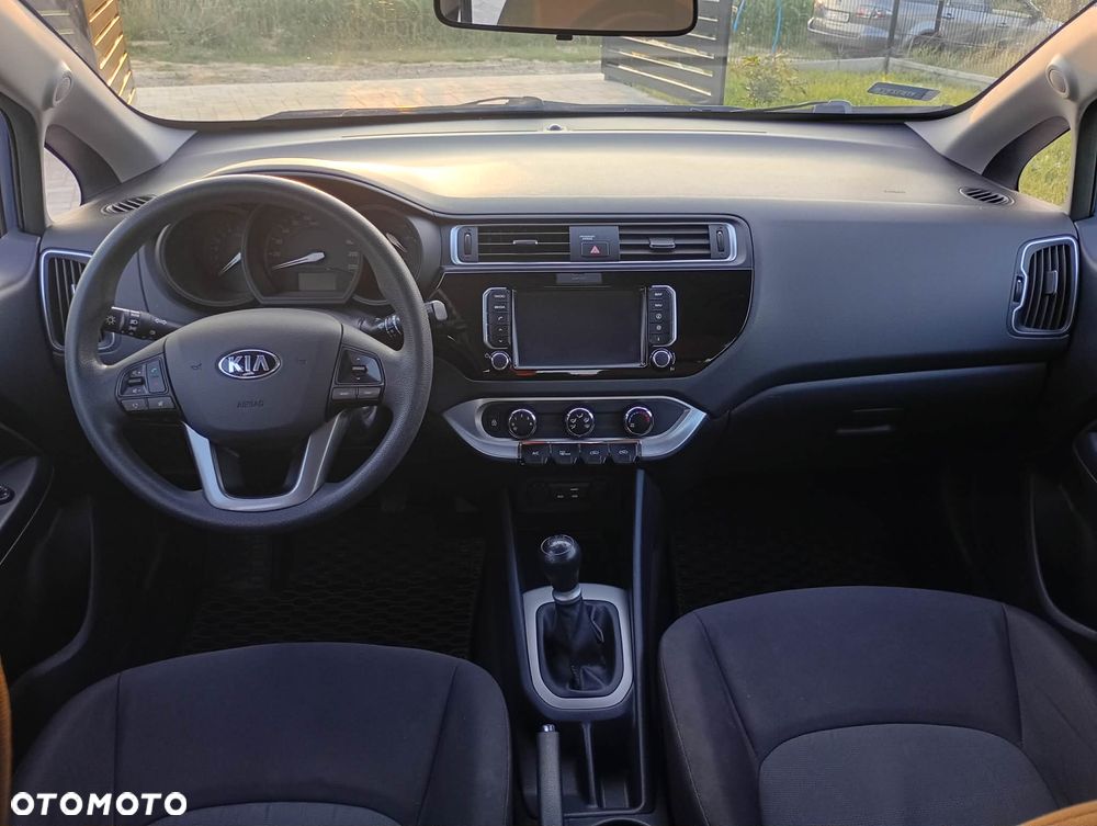 Kia Rio 1.2 L - 8