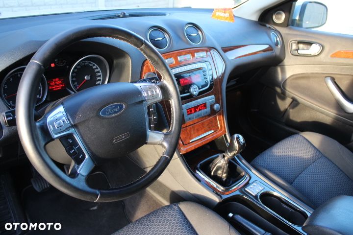 Ford Mondeo 2.0 Ghia X100 / X - 17