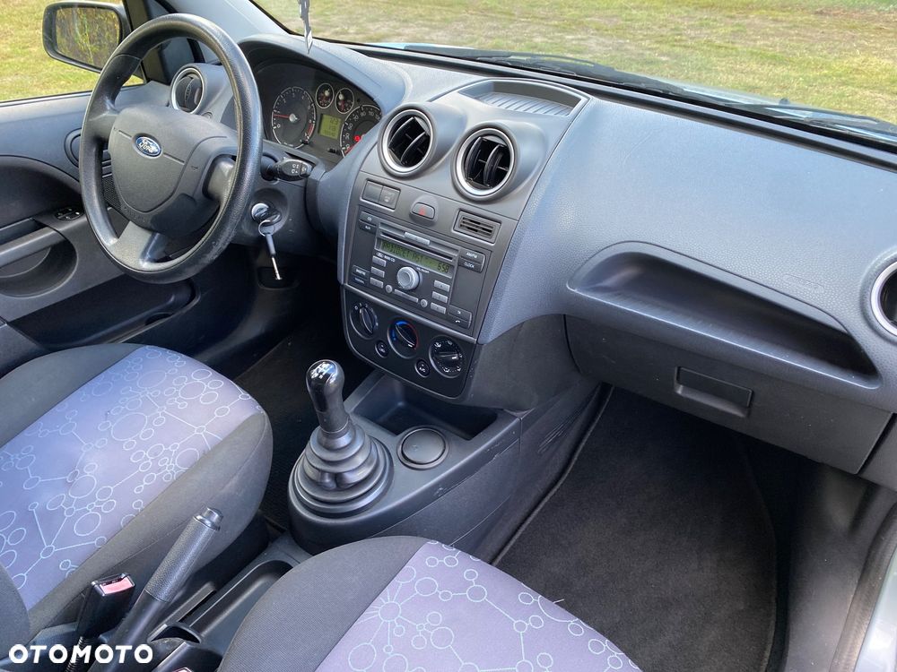 Ford Fiesta 1.3 Ambiente - 21