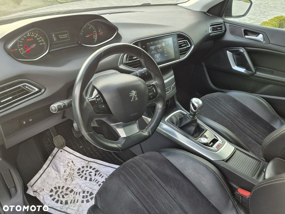 Peugeot 308 - 8