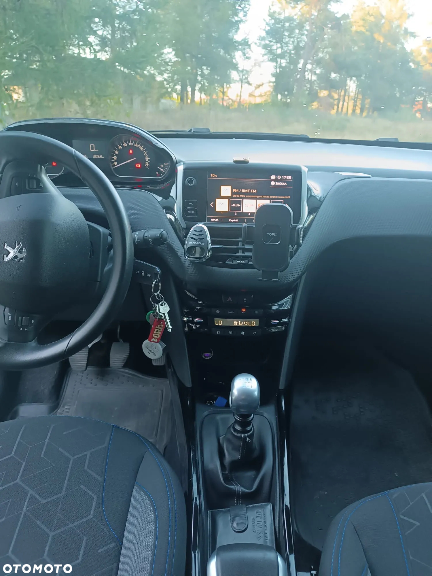 Peugeot 2008 1.2 Pure Tech GPF Signature S&S - 3