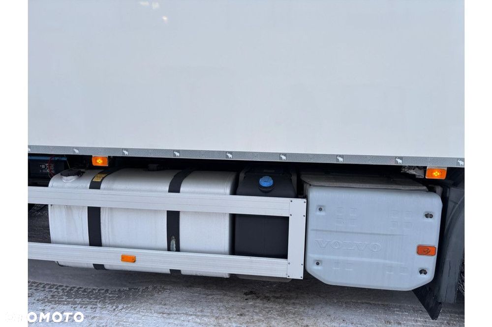 Volvo FM 370 6x2*4 + EURO6 + CARRIER SUPRA 1150 - 12