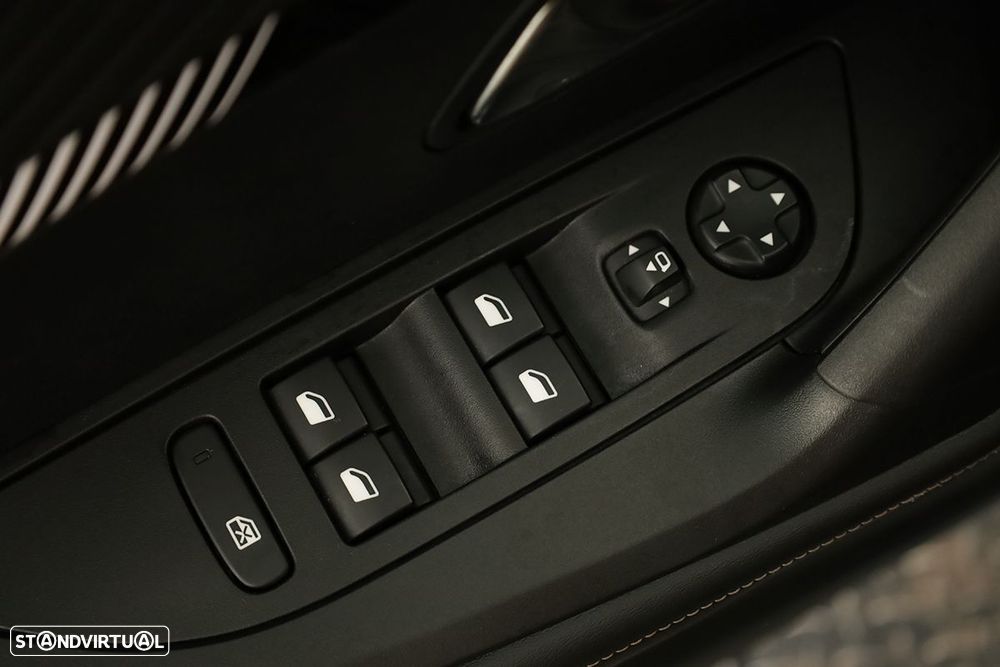 Peugeot 2008 1.2 PureTech Allure - 22