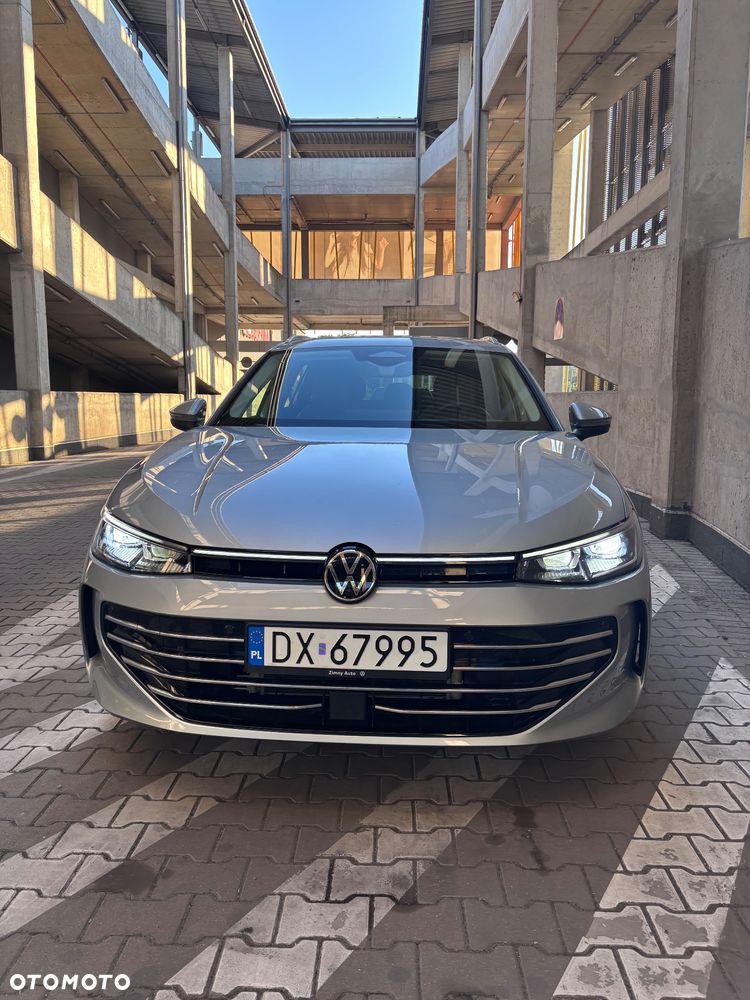 Volkswagen Passat - 1