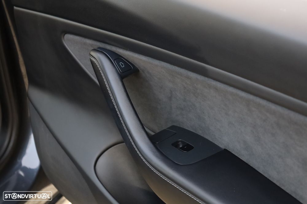 Tesla Model 3 Long-Range Dual Motor AWD - 22