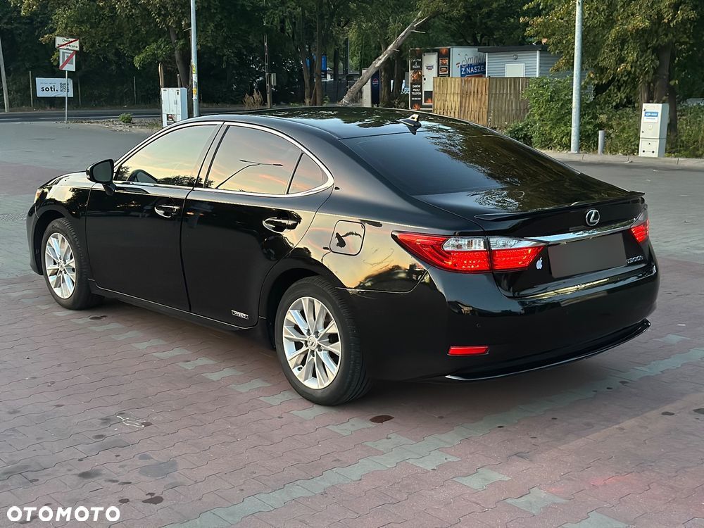Lexus ES 300h Business Edition - 9