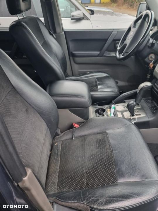 Mitsubishi Pajero 3.2 DID Instyle DAKAR - 12