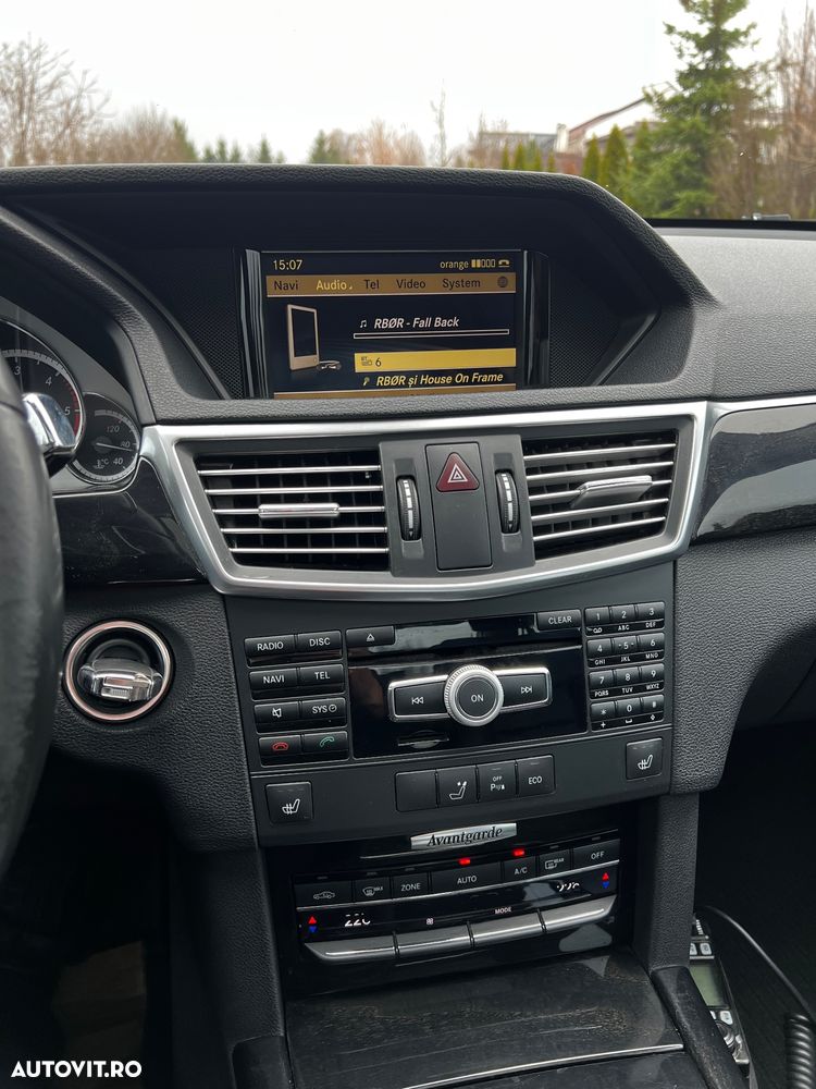 Mercedes-Benz E 220 CDI DPF BlueEFFICIENCY 7G-TRONIC Avantgarde - 36