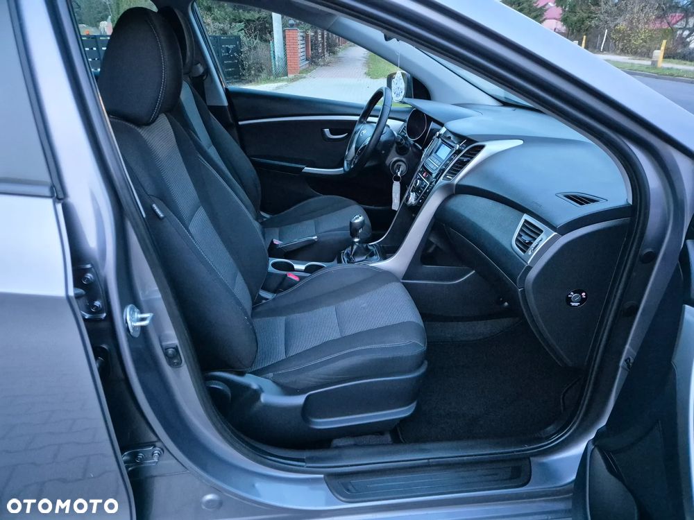 Hyundai i30 1.6 CRDi Fifa World Cup Edition - 12