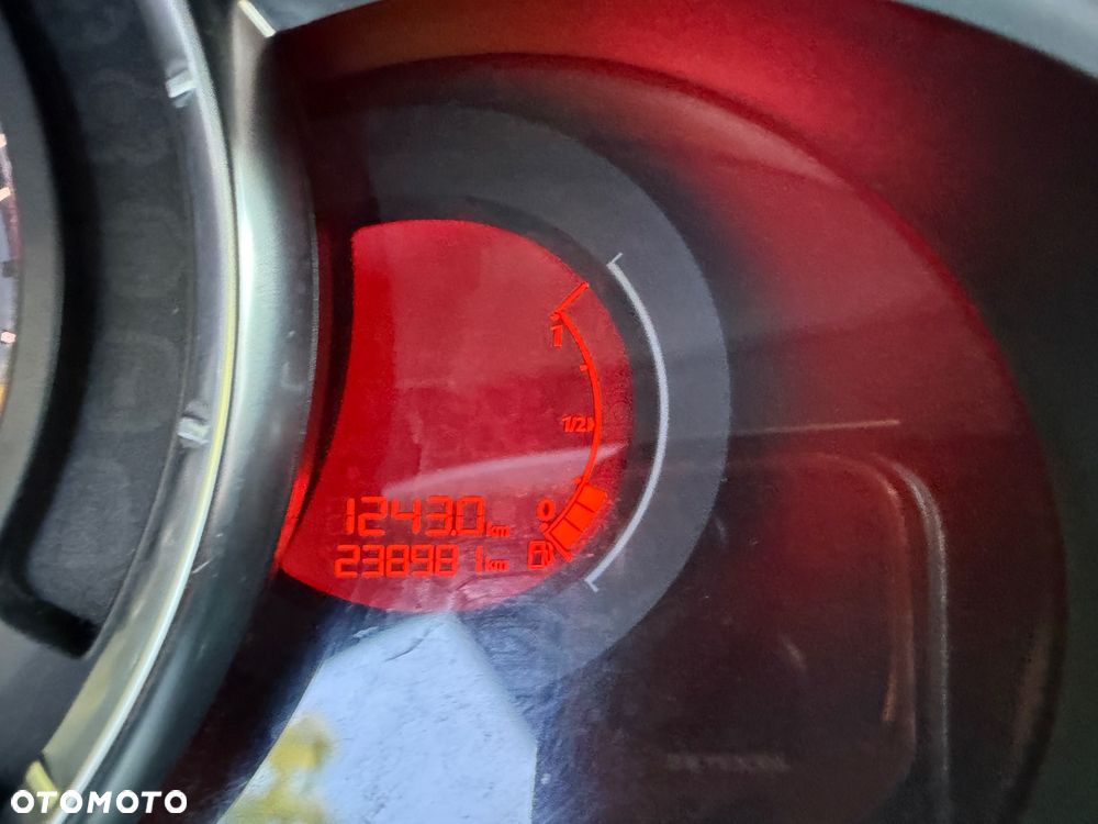 Citroën DS3 HDi 90 FAP SoChic - 22