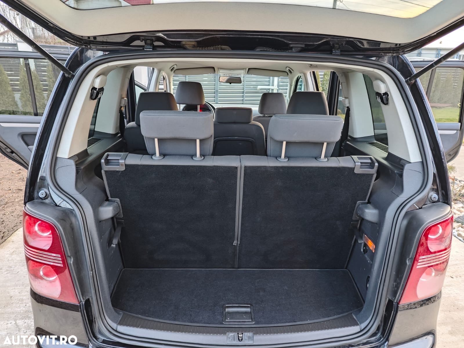 Volkswagen Touran 2.0 TDI DSG Comfortline - 9