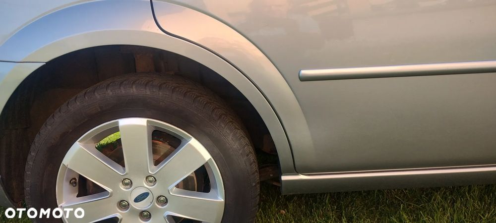 Ford Mondeo 1.8 Ghia - 11