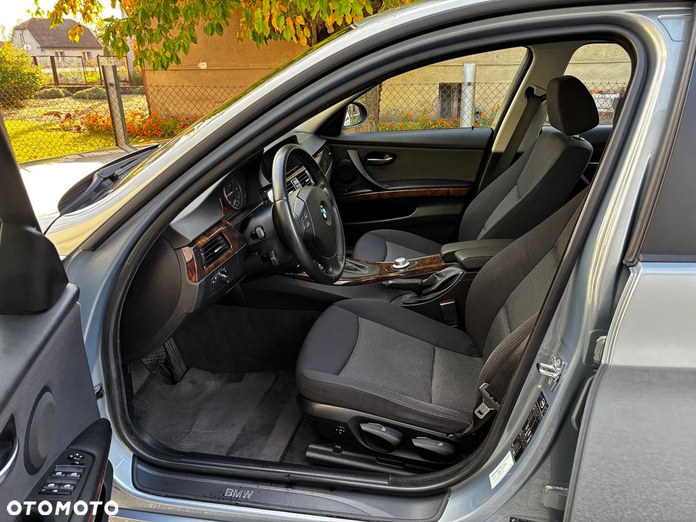 BMW Seria 3 320i - 9