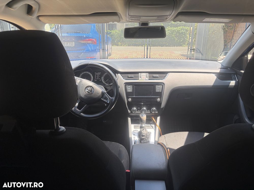 Skoda Octavia 1.6 TDI DSG Style - 8