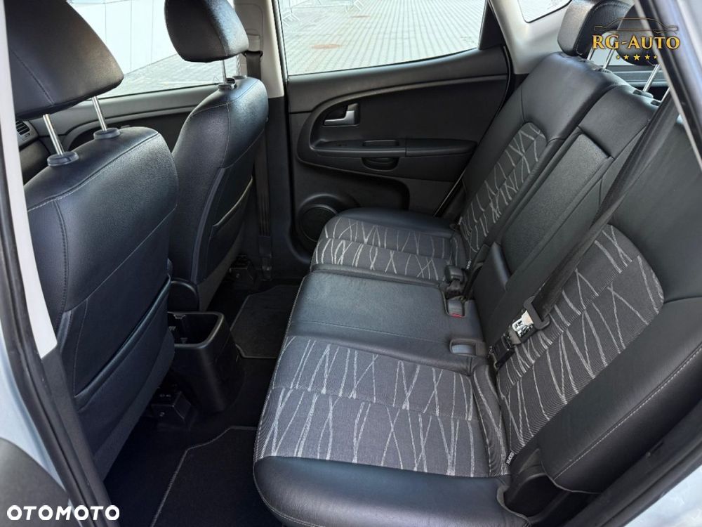 Kia Venga - 35