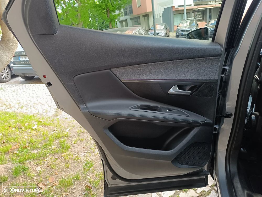 Peugeot 3008 1.2 PureTech Allure EAT8 - 20