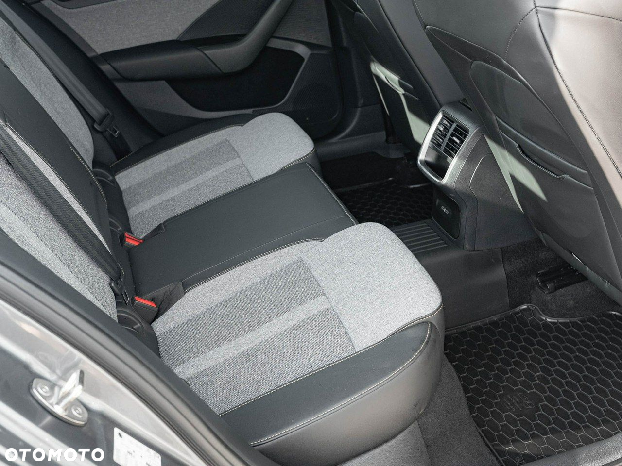 Skoda Octavia 2.0 TDI Selection DSG - 28