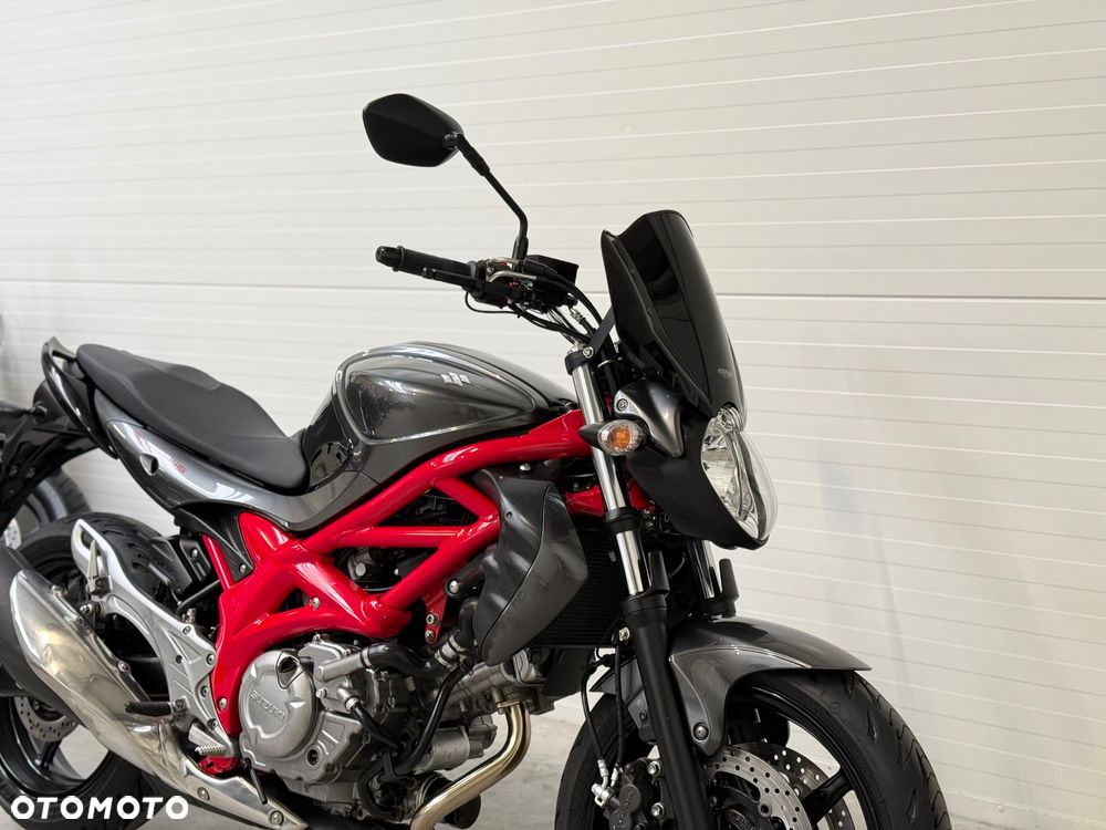 Suzuki Gladius - 8