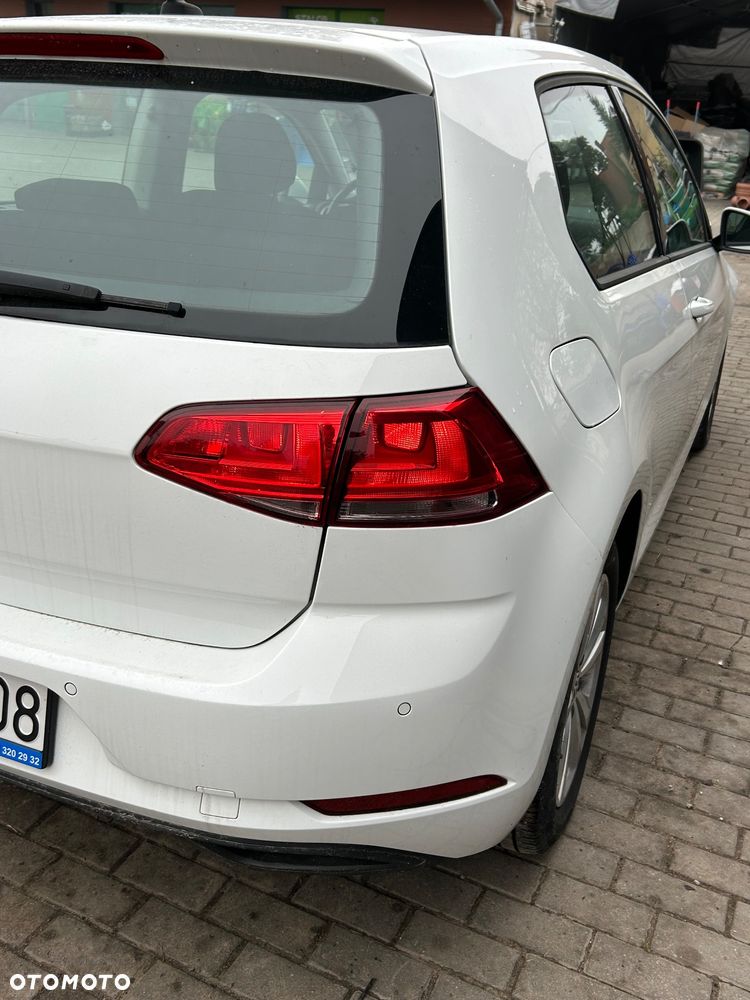 Volkswagen Golf 1.6 TDI DPF BlueMotion - 11