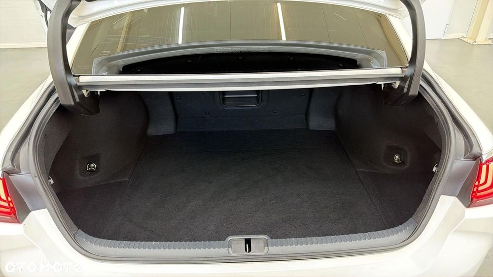 Lexus ES 300h Business Edition - 19