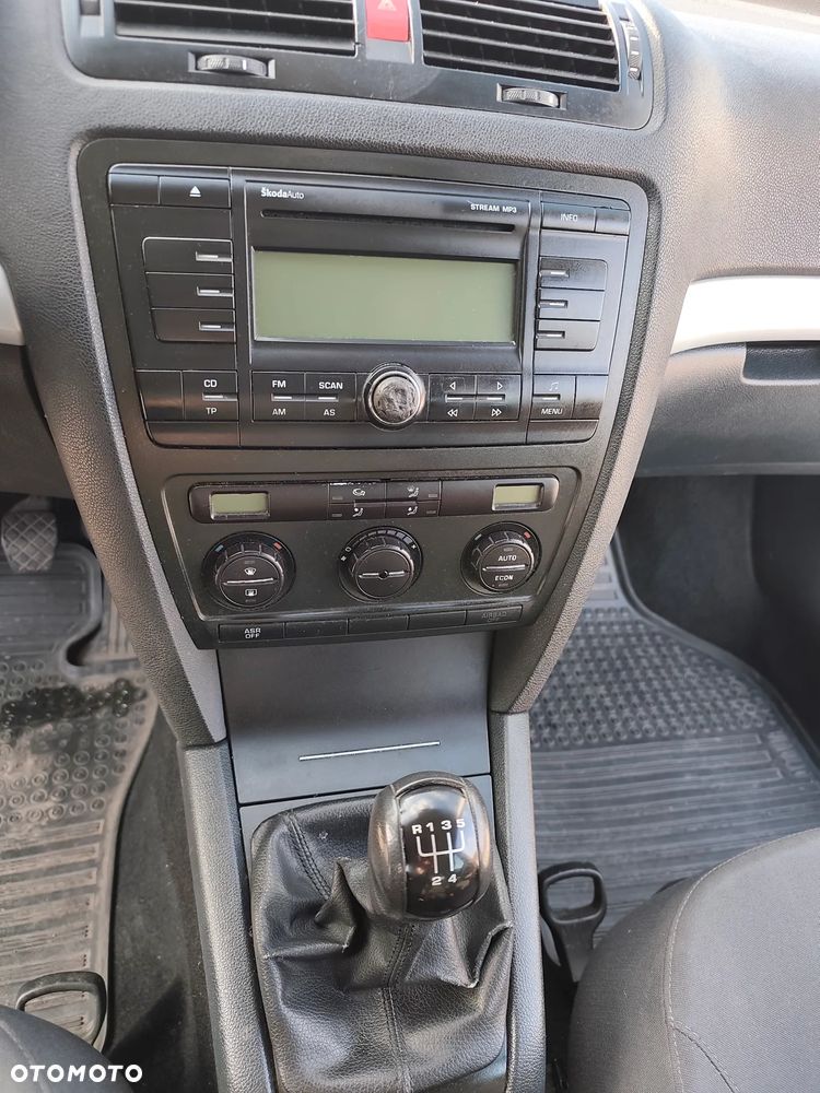 Skoda Octavia 1.6 FSI Ambiente - 14