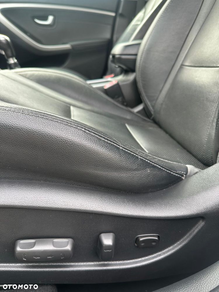 Hyundai i30 blue 1.6 CRDi Trend - 37