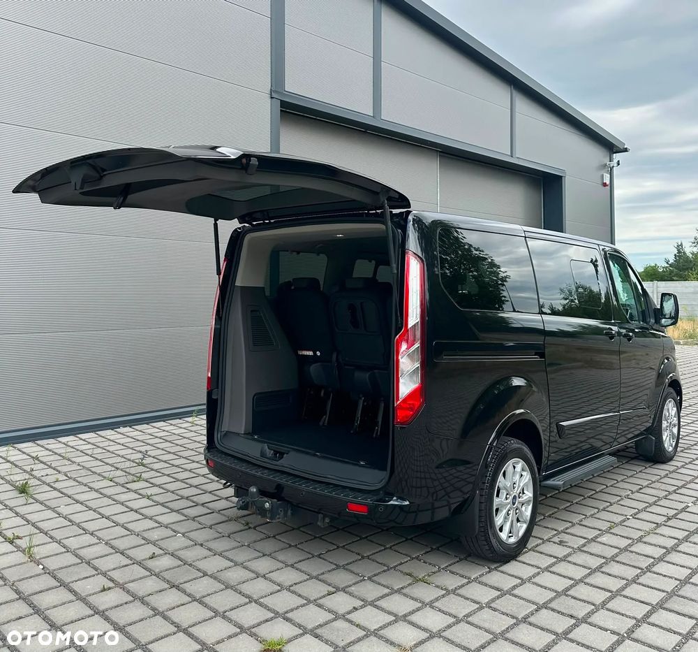 Ford Tourneo Custom - 12