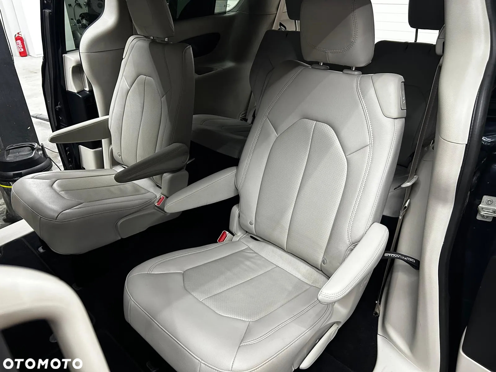 Chrysler Pacifica - 23