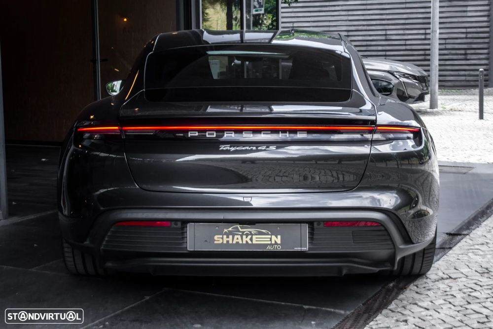 Porsche Taycan 4S - 11
