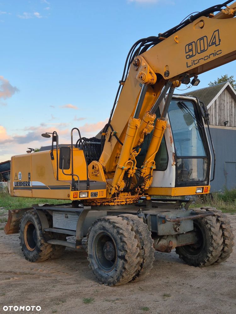 Liebherr A904 - 16