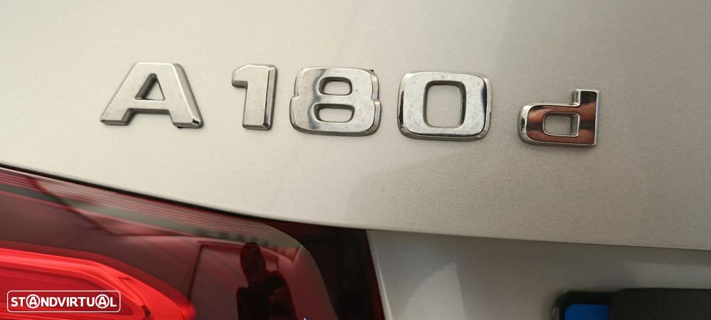 Mercedes-Benz A 180 Limousine d Progressive Aut. - 33